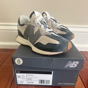 Kids New Balance 327 blue/beige sneaker. Size 11.5. Unisex